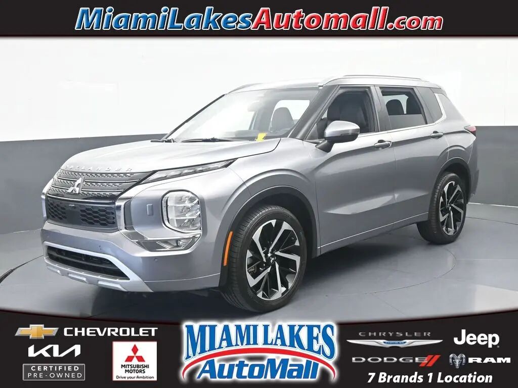 2022 Mitsubishi Outlander SEL Special Edition — photo 1 of 13