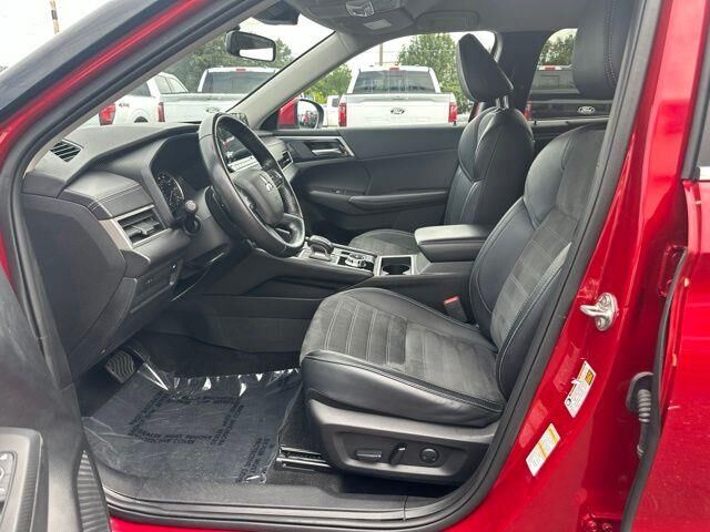 2024 Mitsubishi Outlander SE — photo 1 of 24