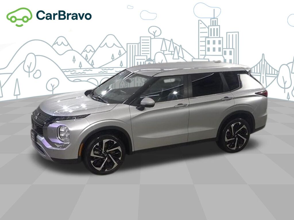 2024 Mitsubishi Outlander SE — photo 1 of 6