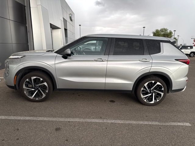 2024 Mitsubishi Outlander SE Black Edition w/Pano Roof