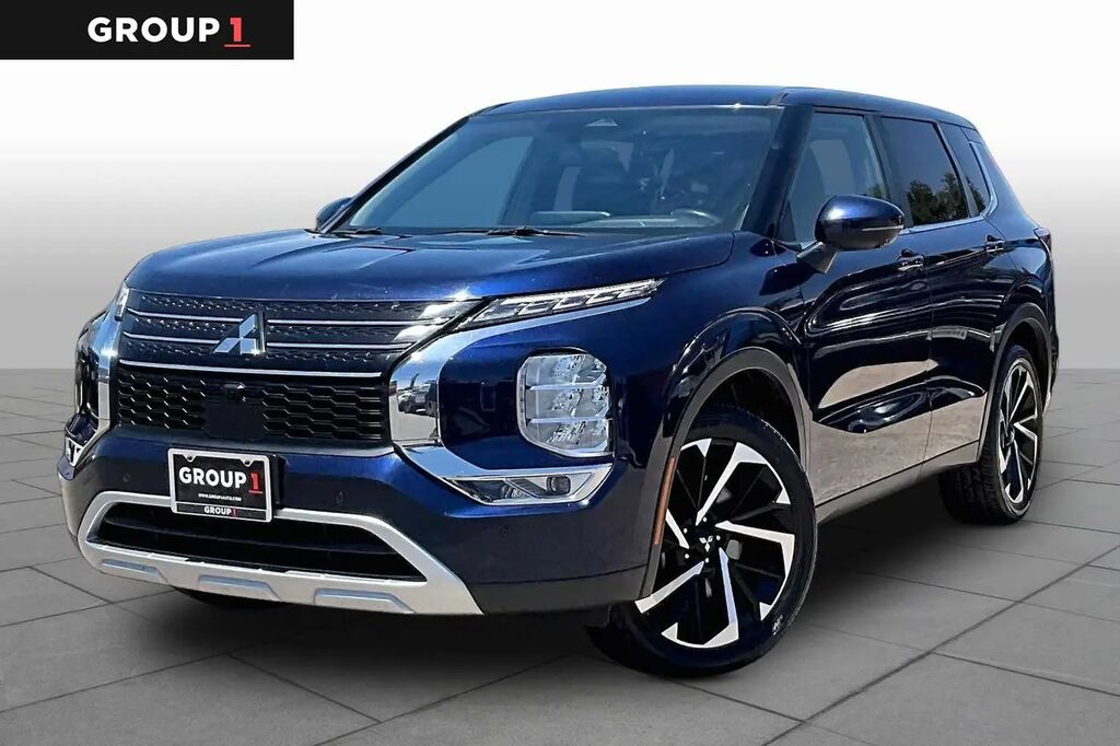 2024 Mitsubishi Outlander SE — photo 1 of 24