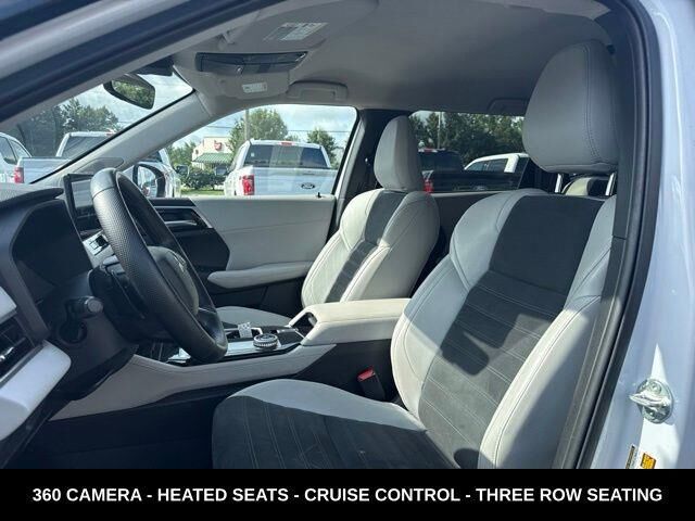 2025 Mitsubishi Outlander SE — photo 1 of 24