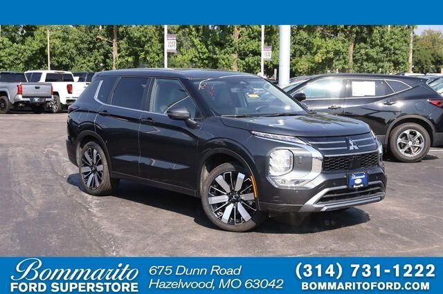 2025 Mitsubishi Outlander SE — photo 1 of 13