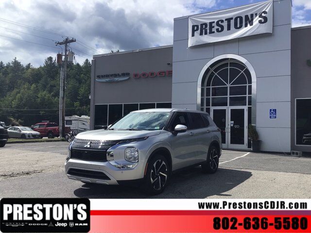 2024 Mitsubishi Outlander SE Black Edition w/Pano Roof