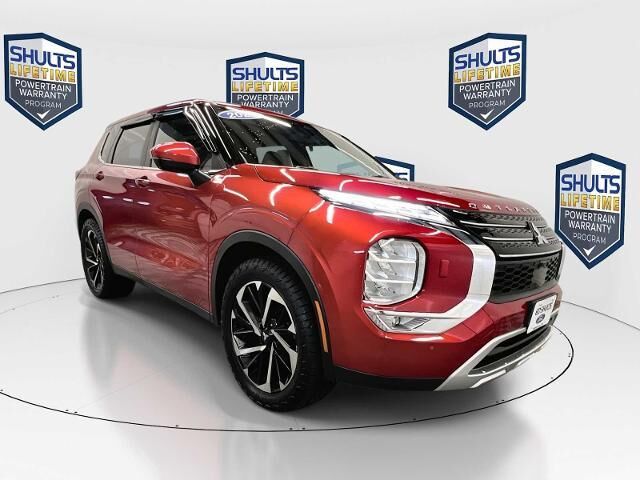 2024 Mitsubishi Outlander SE — photo 1 of 13