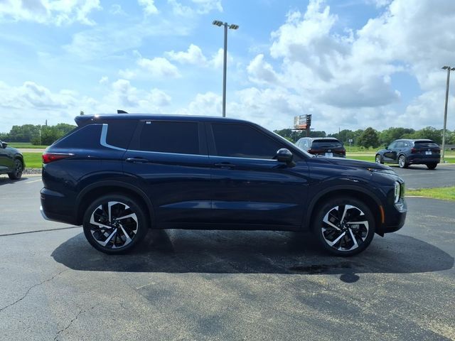 2024 Mitsubishi Outlander SE — photo 1 of 12