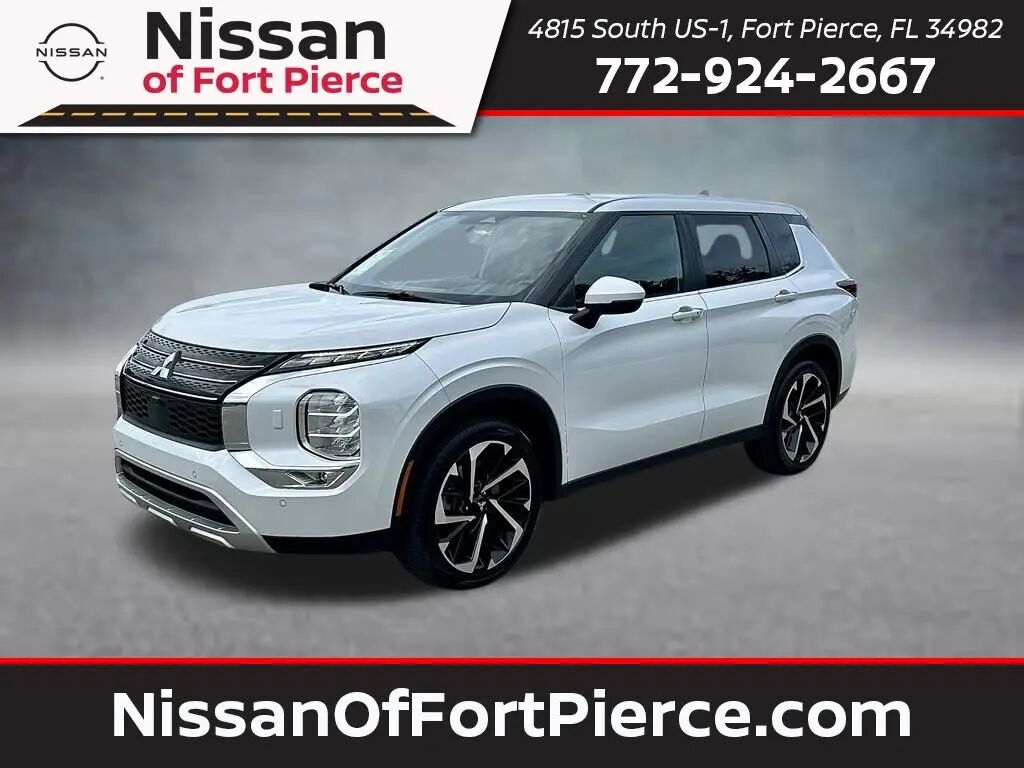2024 Mitsubishi Outlander SE — photo 1 of 13