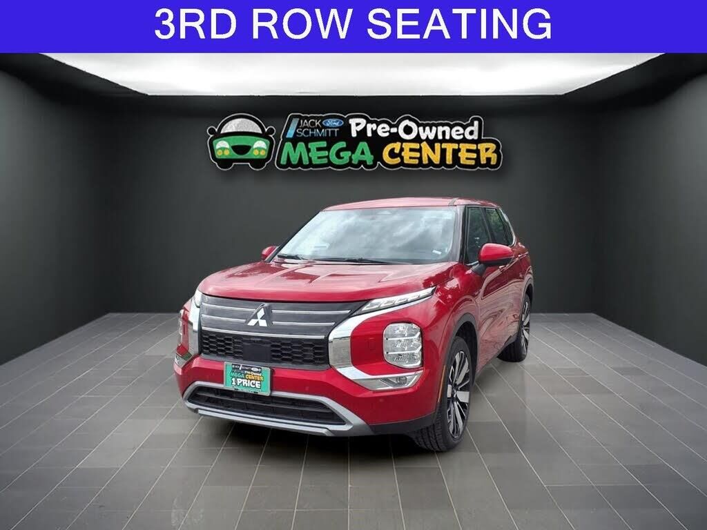 2025 Mitsubishi Outlander SE — photo 1 of 1