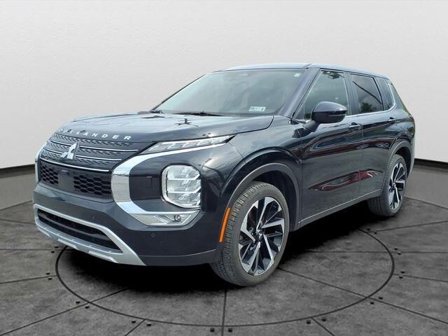 2024 Mitsubishi Outlander SE — photo 1 of 26