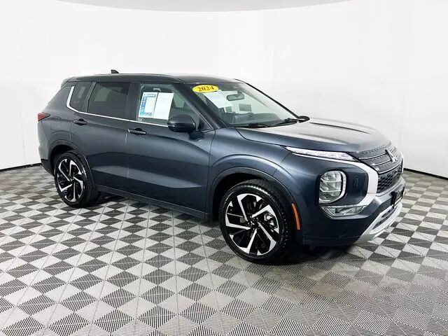 2024 Mitsubishi Outlander SE — photo 1 of 13