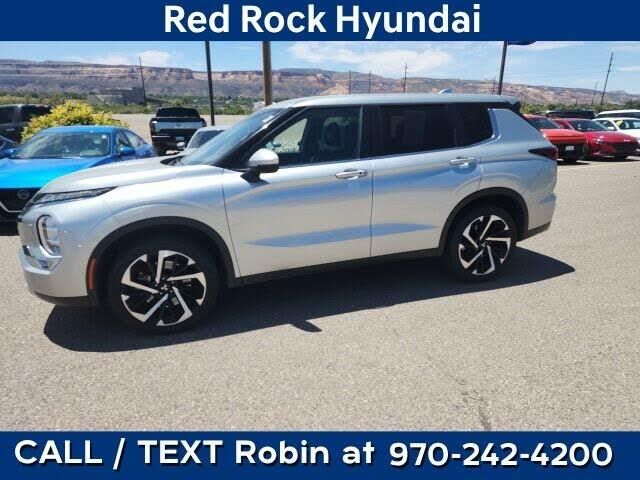 2024 Mitsubishi Outlander SE — photo 1 of 1