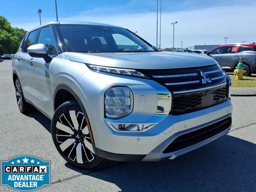 2025 Mitsubishi Outlander SE — photo 1 of 1