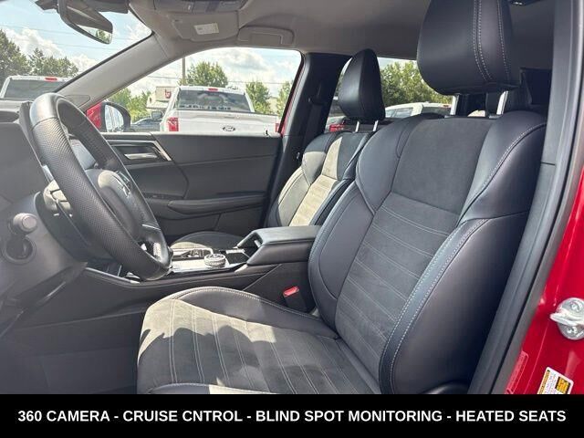 2025 Mitsubishi Outlander SE — photo 1 of 24