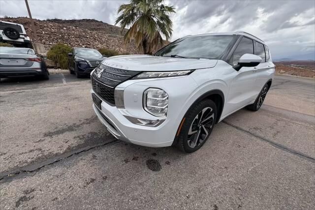 2022 Mitsubishi Outlander SEL — photo 1 of 23