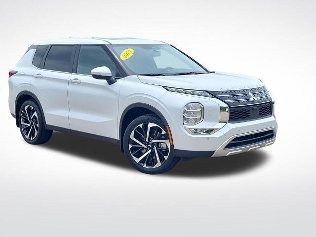 2024 Mitsubishi Outlander SE — photo 1 of 26