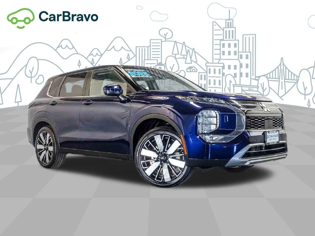 2025 Mitsubishi Outlander SE — photo 1 of 7