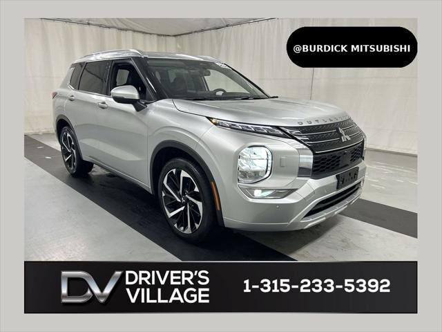 2023 Mitsubishi Outlander SE — photo 1 of 13