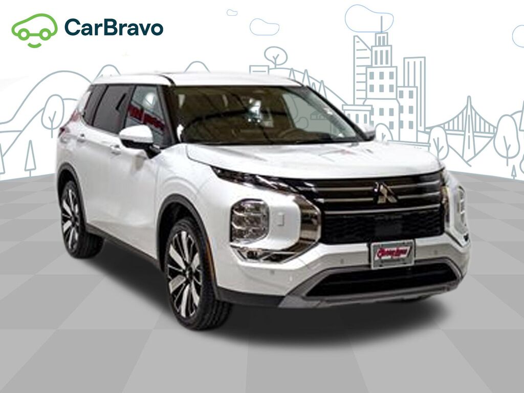 2025 Mitsubishi Outlander SE — photo 1 of 6
