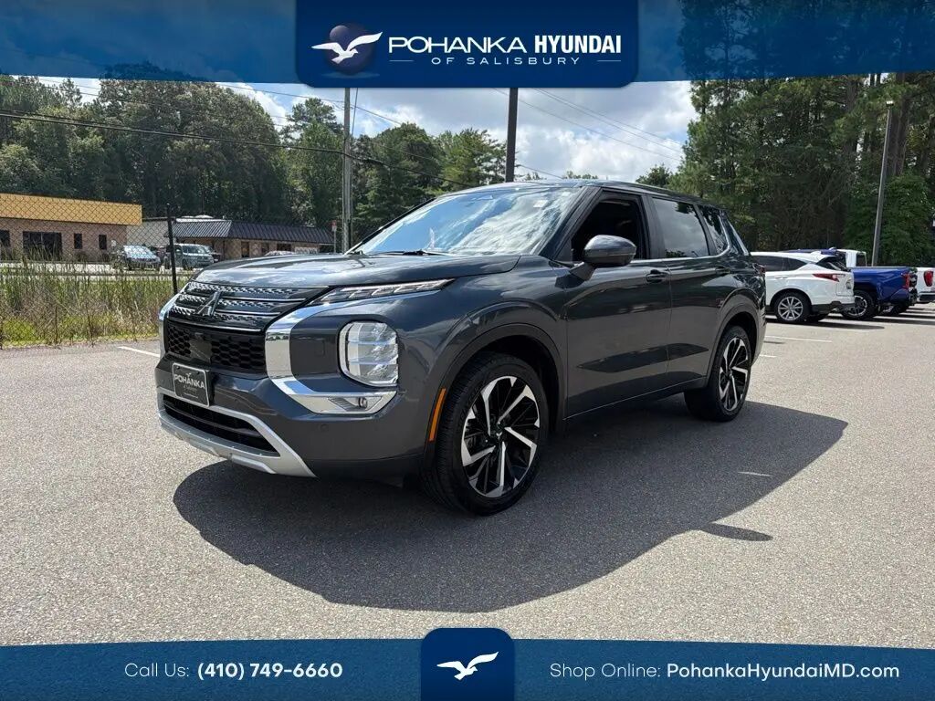 2024 Mitsubishi Outlander SE — photo 1 of 59