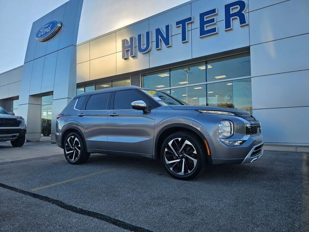 2022 Mitsubishi Outlander SEL — photo 1 of 1
