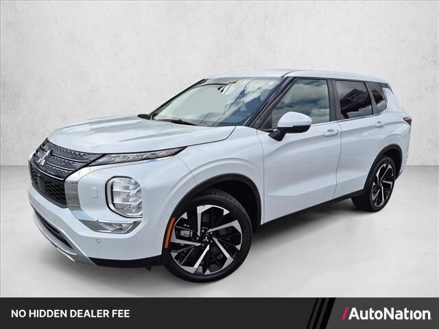 2024 Mitsubishi Outlander SE — photo 1 of 13