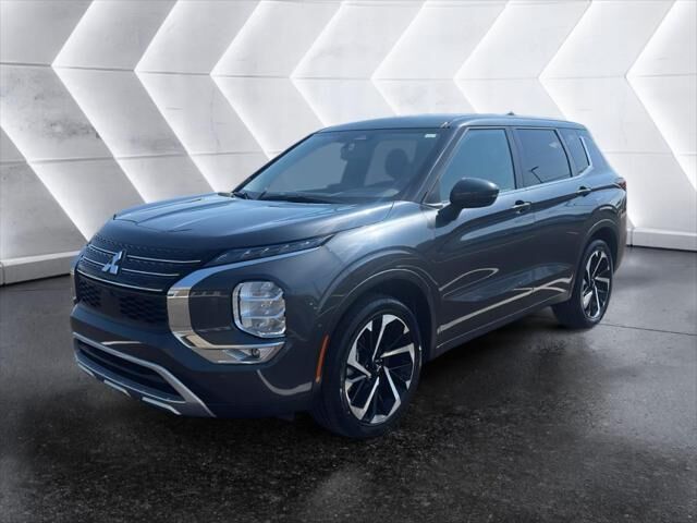 2024 Mitsubishi Outlander SE — photo 1 of 13