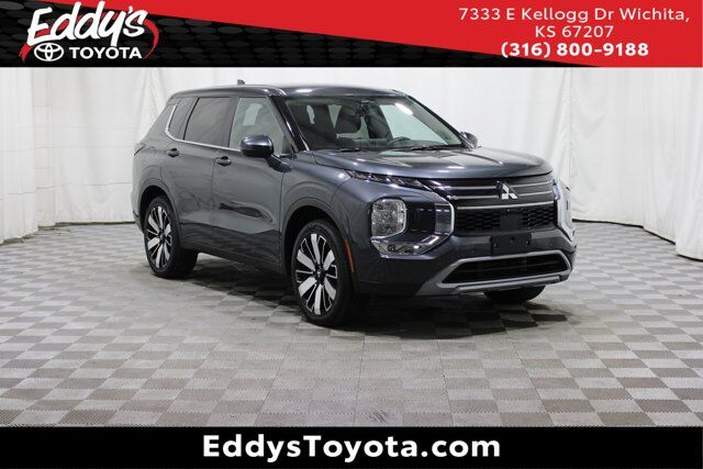 2025 Mitsubishi Outlander SE — photo 1 of 13