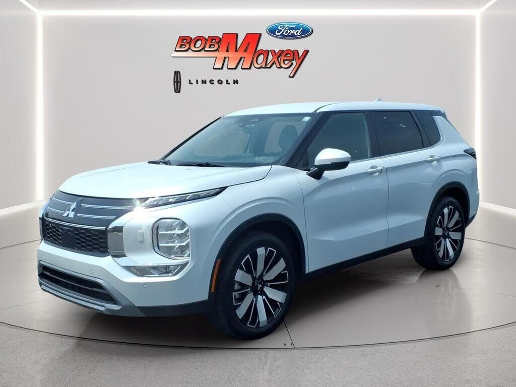 2025 Mitsubishi Outlander SE — photo 1 of 27