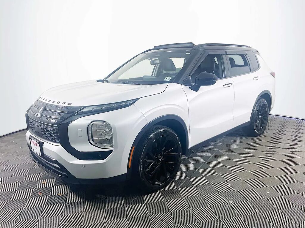2024 Mitsubishi Outlander SEL — photo 1 of 13