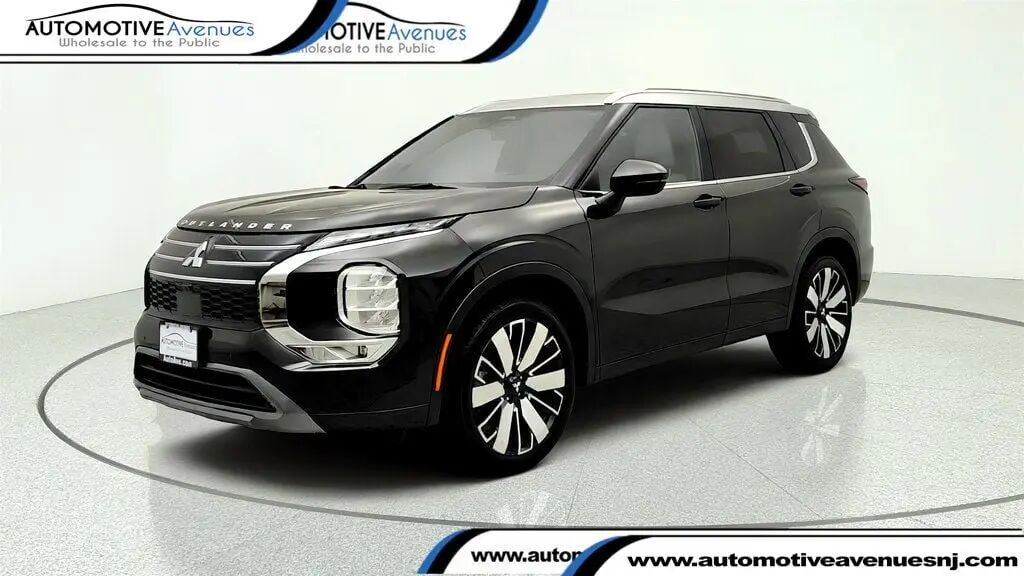 2025 Mitsubishi Outlander SEL — photo 1 of 13