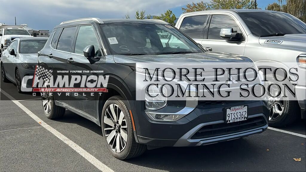 2025 Mitsubishi Outlander SEL Platinum Edition — photo 1 of 3