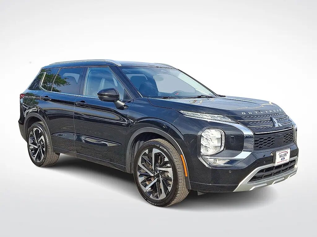 2024 Mitsubishi Outlander SEL — photo 1 of 13