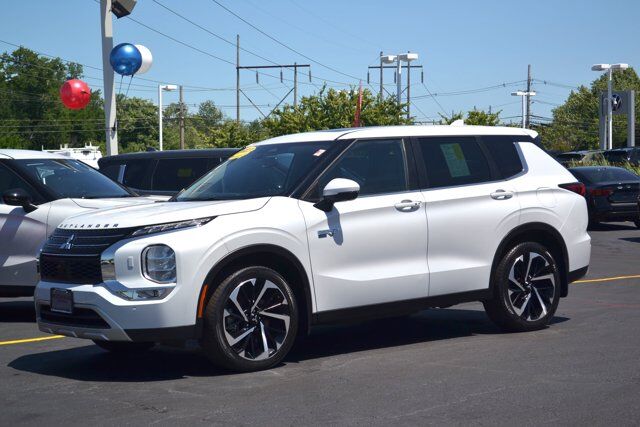 2023 Mitsubishi Outlander PHEV SE — photo 1 of 13