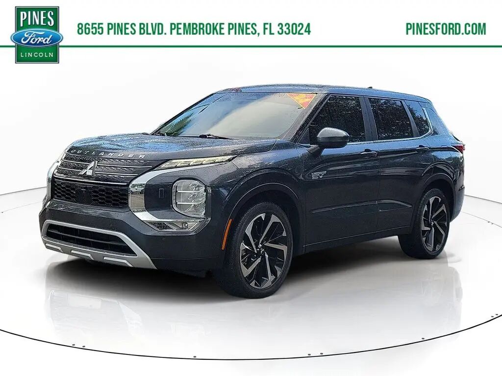 2024 Mitsubishi Outlander PHEV SE — photo 1 of 13