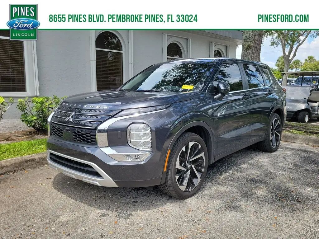 2024 Mitsubishi Outlander PHEV SE — photo 1 of 46