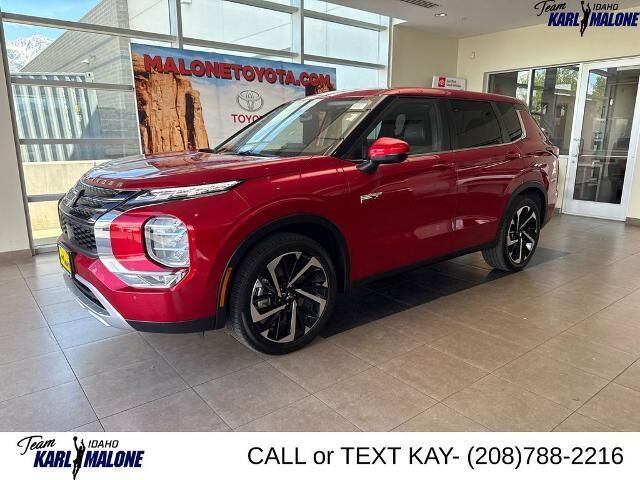 2025 Mitsubishi Outlander PHEV SE — photo 1 of 13