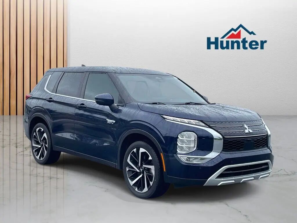 2025 Mitsubishi Outlander PHEV SE — photo 1 of 13