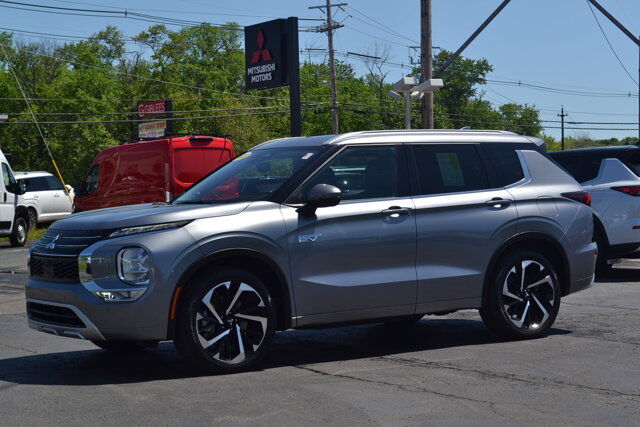 2023 Mitsubishi Outlander PHEV SEL — photo 1 of 13