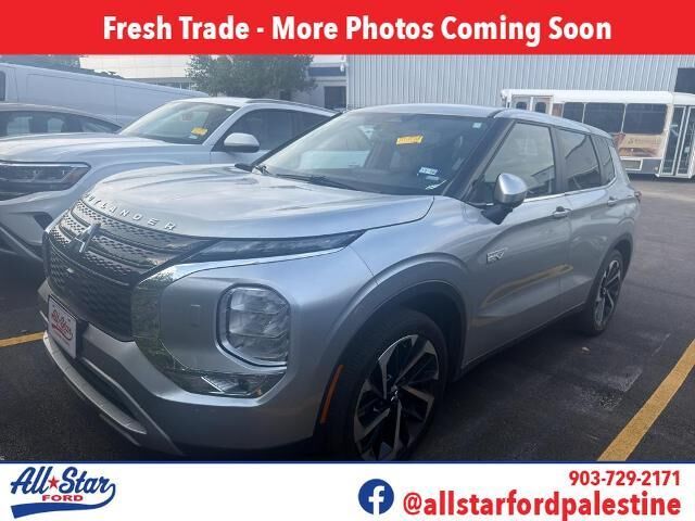 2024 Mitsubishi Outlander PHEV SE — photo 1 of 13