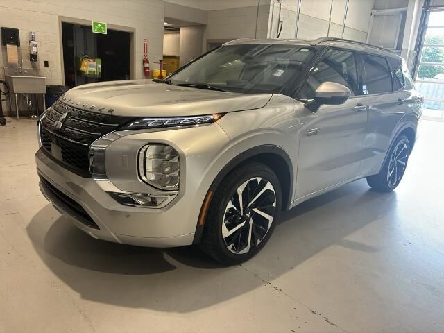 2025 Mitsubishi Outlander PHEV SEL — photo 1 of 13