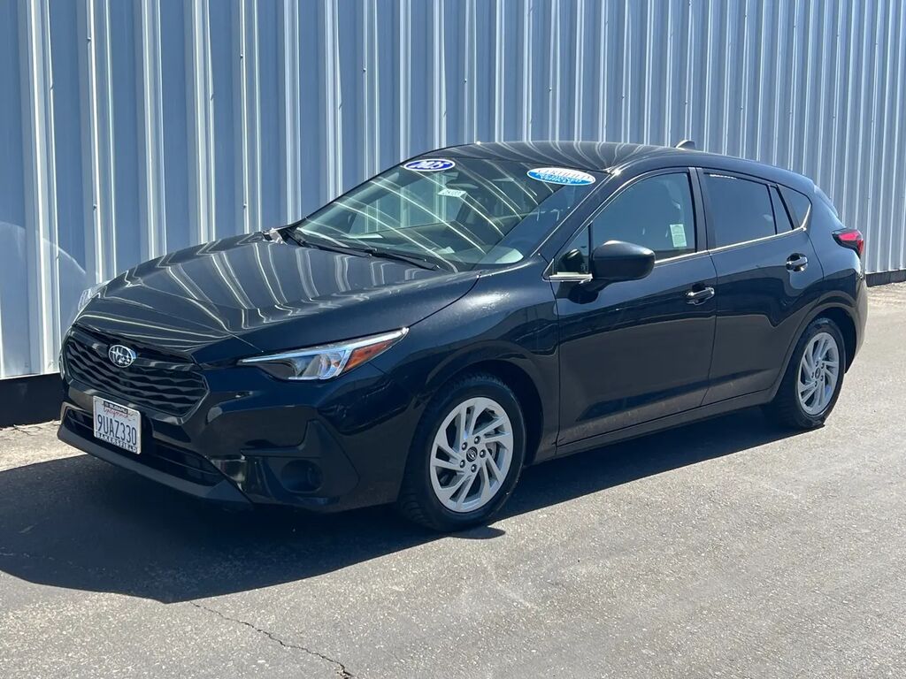 2025 Subaru Impreza Base — photo 1 of 13