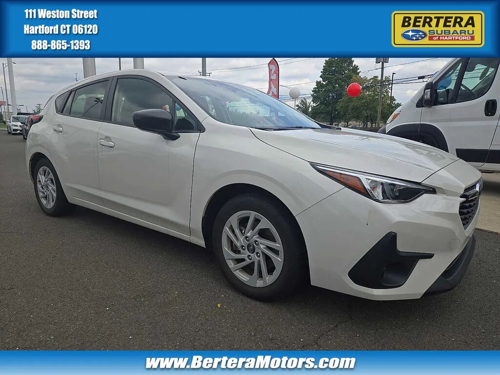 2024 Subaru Impreza Base — photo 1 of 13