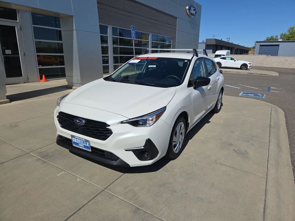 2025 Subaru Impreza Base — photo 1 of 13
