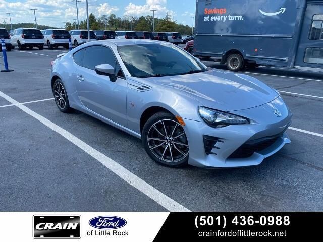 2017 Toyota 86 Base — photo 1 of 13