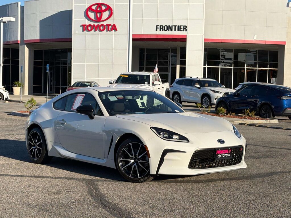2024 Toyota GR86 Auto (Natl) — photo 1 of 13