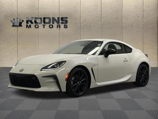2025 Toyota GR86 Premium — photo 1 of 13
