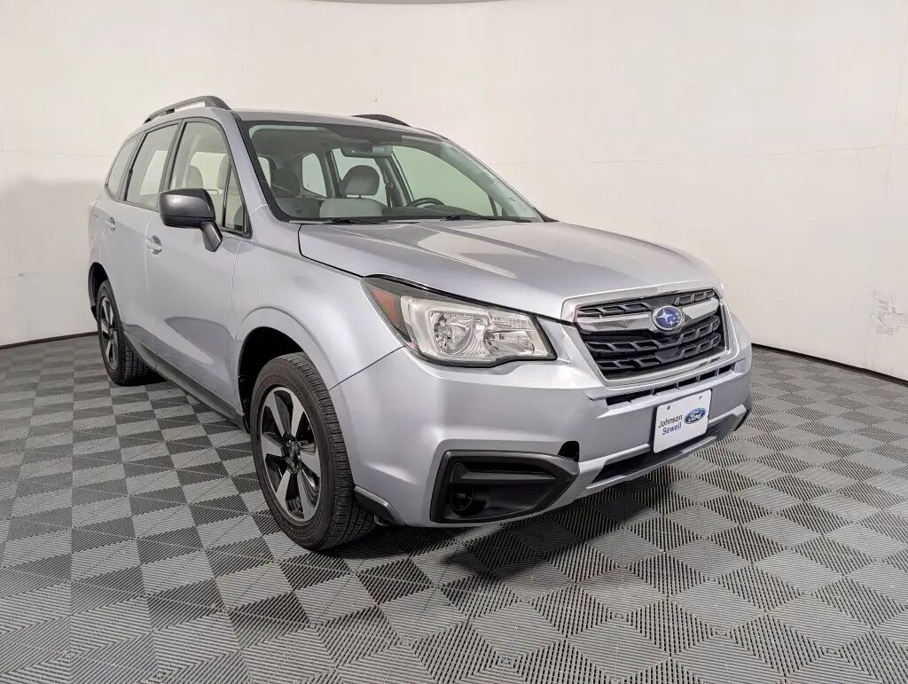 2017 Subaru Forester 2.5i — photo 1 of 13