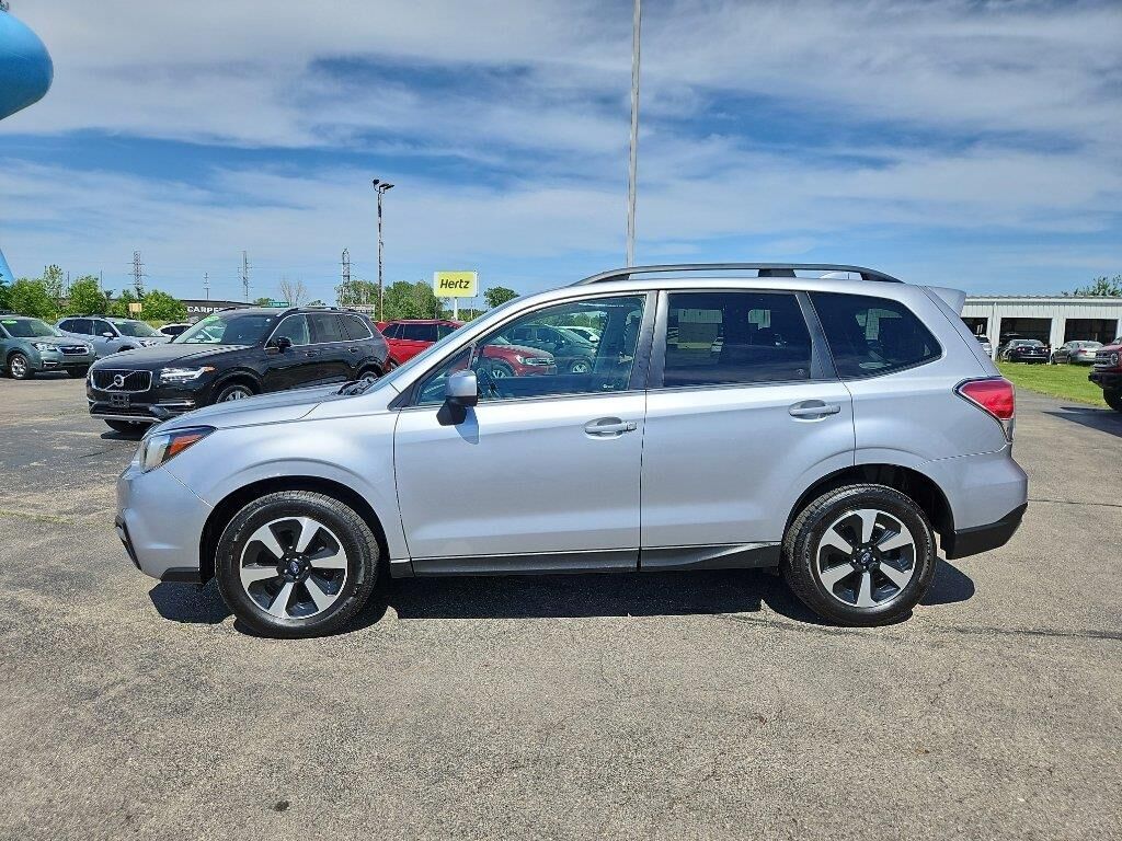 2017 Subaru Forester 2.5i Premium — photo 1 of 2