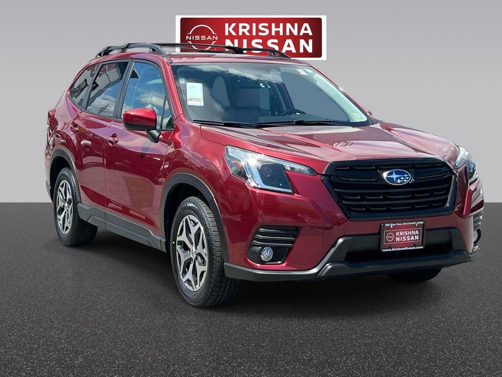 2023 Subaru Forester Premium CVT — photo 1 of 12
