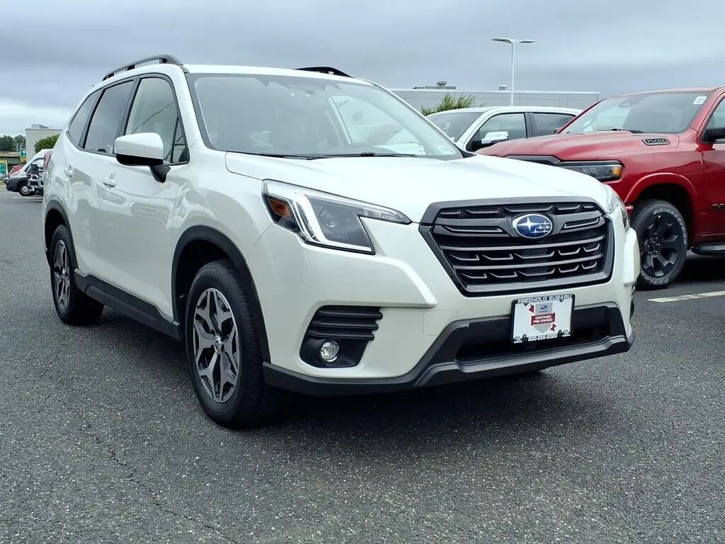 2024 Subaru Forester Premium — photo 1 of 14
